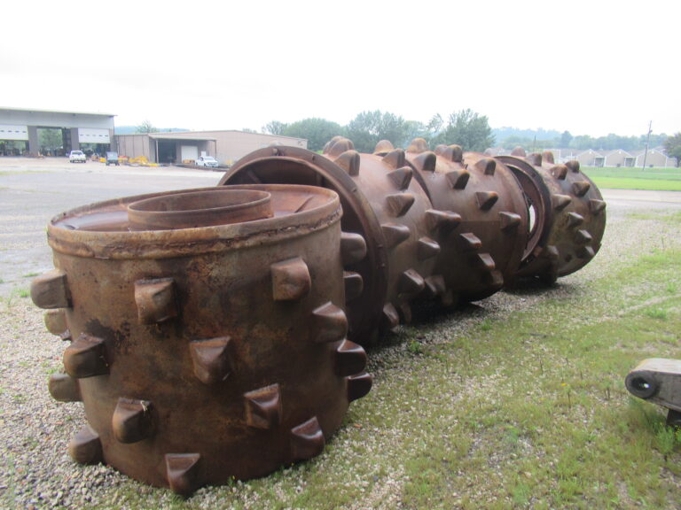 836G Compactor Wheels Side view